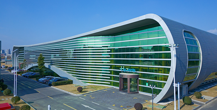 昊臻氢能团队均来自头部电解槽企业，覆盖碱性制氢全方位技术及运营。深耕电解槽及工艺系统、BOP创新设计与工程应用，主导完成多个国家级/行业标杆性制氢项目的设计及交付。